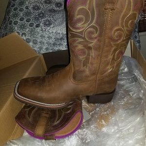 PRICE DROP!!New in box Ariat boots